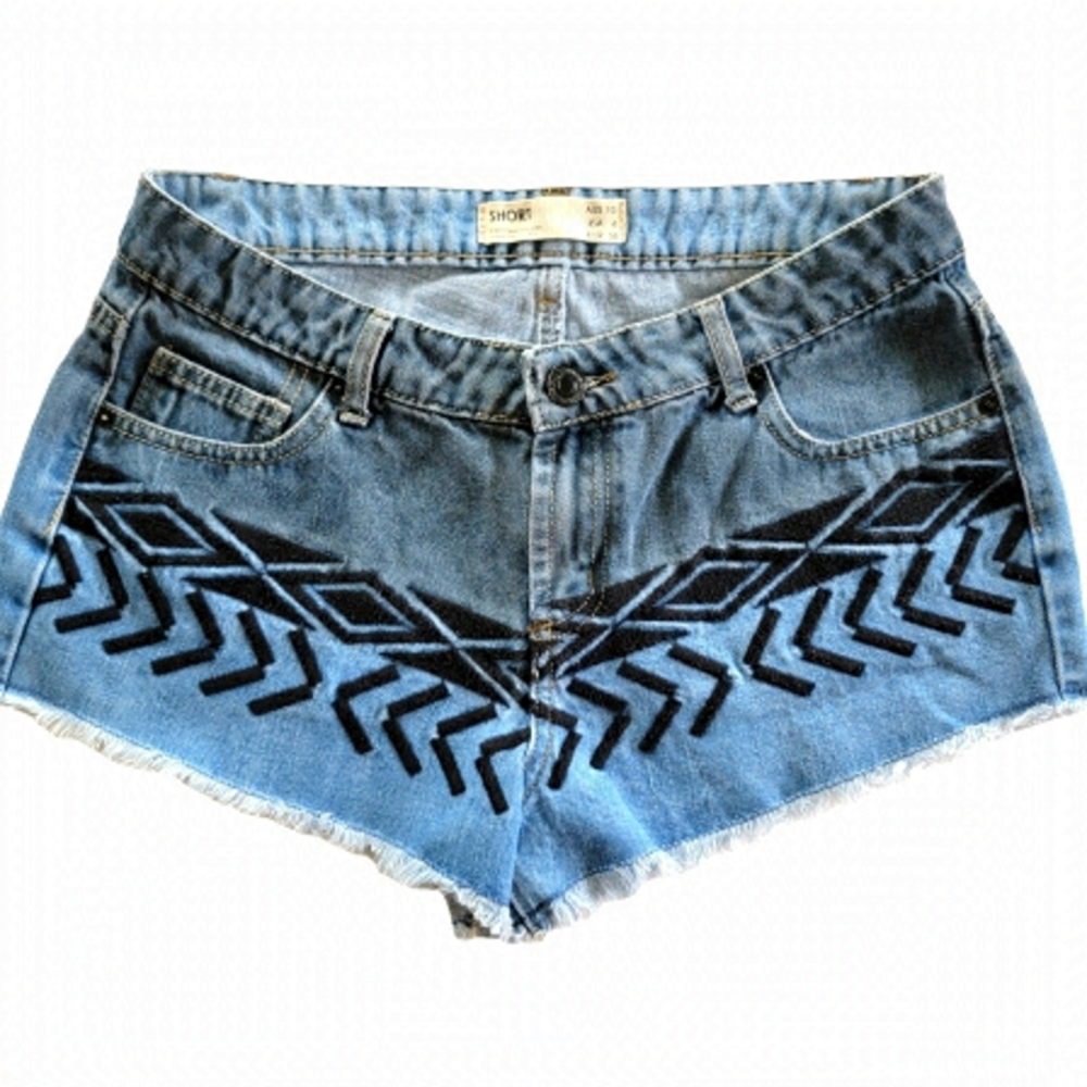 EMBROIDERED Frayed Denim Jean Shorts Size 6